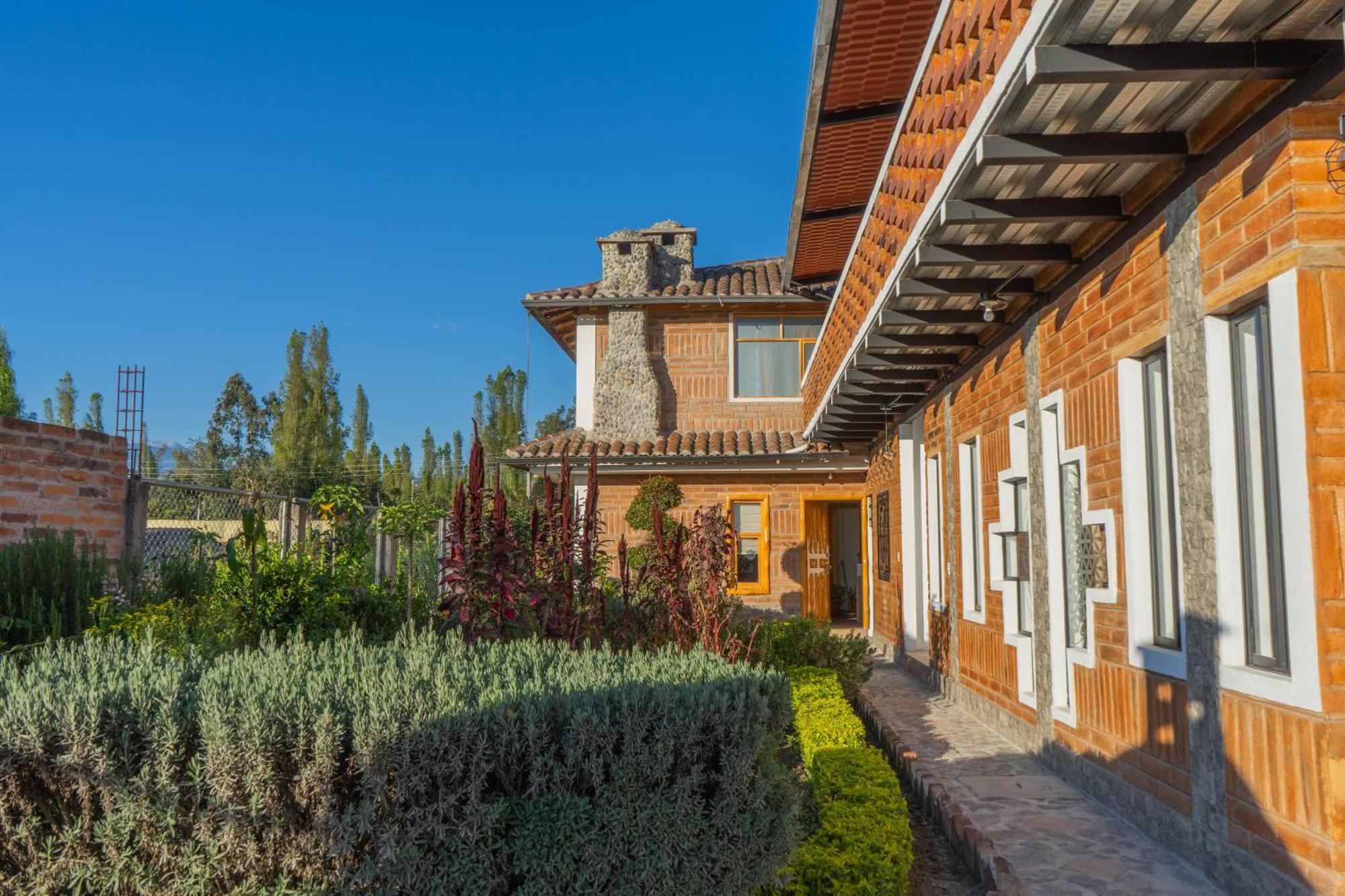 Watzara Wasi Cottage Familiar Camprestre Y Lofts En Cotacachi Esterno foto